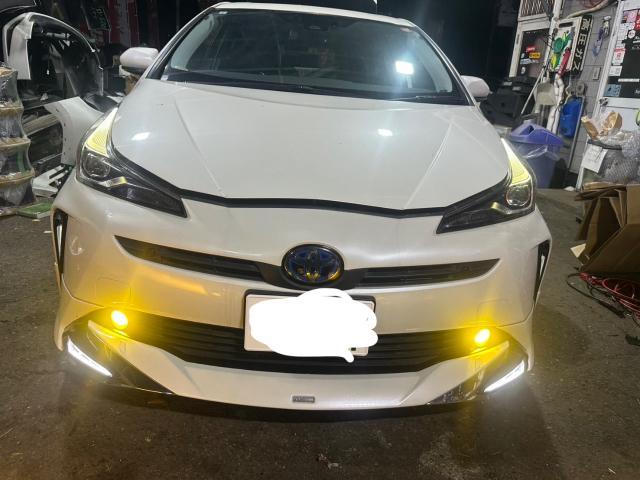 トヨタ　50プリウス　LEDフォグバルブ交換　アクセサリーライト取付【岡山県岡山市　東区・中区・北区・赤磐市・瀬戸内市で持込でのタイヤ交換・ドライブレコーダー・ナビ等のパーツ取付・カスタムの事ならエヌアンドエスオートへお任せ】下さい！】