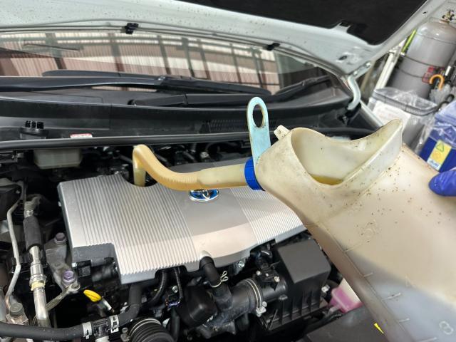 トヨタ　50プリウス　納車前点検　補機バッテリー交換　ZVW55【岡山県岡山市　東区・中区・北区・赤磐市・瀬戸内市で持込でのタイヤ交換・ドライブレコーダー・ナビ等のパーツ取付・カスタムの事ならエヌアンドエスオートへお任せ】下さい！】