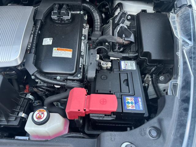 トヨタ　50プリウス　納車前点検　補機バッテリー交換　ZVW55【岡山県岡山市　東区・中区・北区・赤磐市・瀬戸内市で持込でのタイヤ交換・ドライブレコーダー・ナビ等のパーツ取付・カスタムの事ならエヌアンドエスオートへお任せ】下さい！】