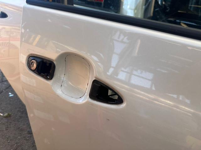 トヨタ　50プリウス　ドアハンドルプロテクション取外し　ZVW51【岡山県岡山市　東区・中区・北区・赤磐市・瀬戸内市で持込でのタイヤ交換・ドライブレコーダー・ナビ等のパーツ取付・カスタムの事ならエヌアンドエスオートへお任せ】下さい！】