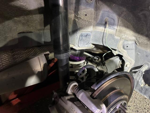 トヨタ　30プリウス　車高調リア 新品保証交換　ZVW30【岡山県岡山市　東区・中区・北区・赤磐市・瀬戸内市で持込でのタイヤ交換・ドライブレコーダー・ナビ等のパーツ取付・カスタムの事ならエヌアンドエスオートへお任せ】下さい！】