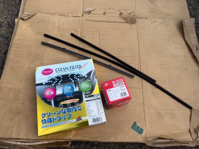 トヨタ　30プリウス　納車前点検　ZVW30【岡山県岡山市　東区・中区・北区・赤磐市・瀬戸内市で持込でのタイヤ交換・ドライブレコーダー・ナビ等のパーツ取付・カスタムの事ならエヌアンドエスオートへお任せ】下さい！】