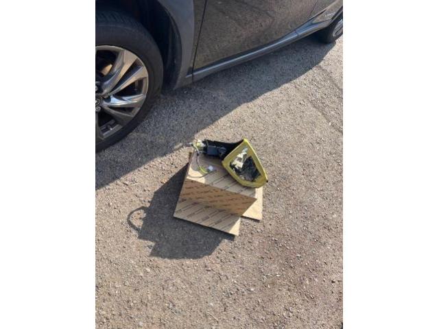 レクサス　ＵＸ　右ミラー　交換　MZAH10【岡山県岡山市　東区・中区・北区・赤磐市・瀬戸内市で持込でのタイヤ交換・ドライブレコーダー・ナビ等のパーツ取付・カスタムの事ならエヌアンドエスオートへお任せ】下さい！】