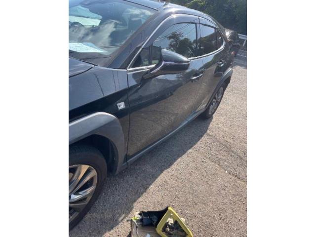 レクサス　ＵＸ　右ミラー　交換　MZAH10【岡山県岡山市　東区・中区・北区・赤磐市・瀬戸内市で持込でのタイヤ交換・ドライブレコーダー・ナビ等のパーツ取付・カスタムの事ならエヌアンドエスオートへお任せ】下さい！】