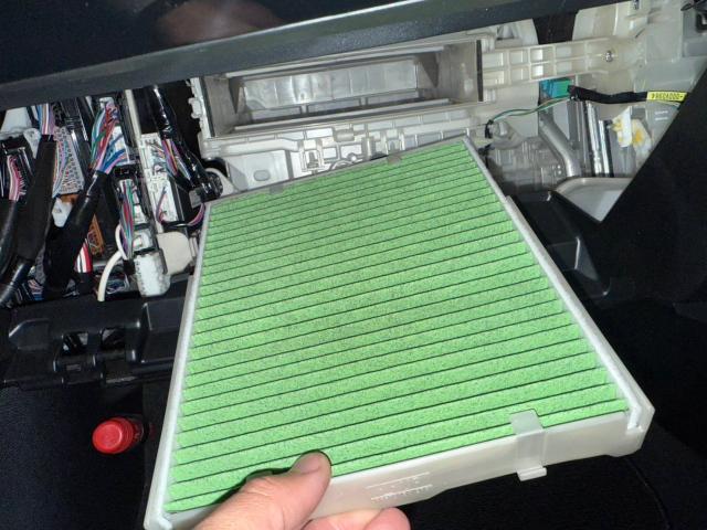 トヨタ　50プリウス　納車前点検　ZVW51【岡山県岡山市　東区・中区・北区・赤磐市・瀬戸内市で持込でのタイヤ交換・ドライブレコーダー・ナビ等のパーツ取付・カスタムの事ならエヌアンドエスオートへお任せ】下さい！】