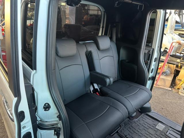 ホンダ　Ｎ－ＢＯＸ　シートカバー取付　リアフィルム張り直し　JF3【岡山県岡山市　東区・中区・北区・赤磐市・瀬戸内市で持込でのタイヤ交換・ドライブレコーダー・ナビ等のパーツ取付・カスタムの事ならエヌアンドエスオートへお任せ】下さい！】