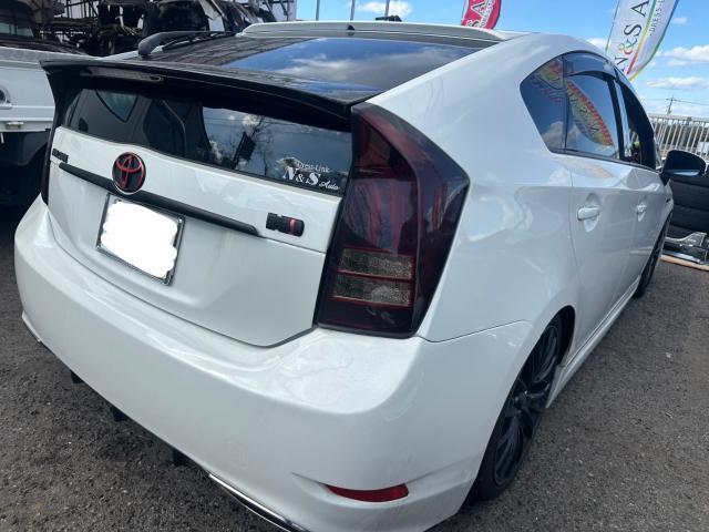 トヨタ　30プリウス　テールライト交換　ZVW30【岡山県岡山市　東区・中区・北区・赤磐市・瀬戸内市で持込でのタイヤ交換・ドライブレコーダー・ナビ等のパーツ取付・カスタムの事ならエヌアンドエスオートへお任せ】下さい！】