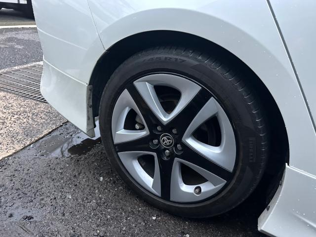 トヨタ　50プリウス　ツーリング アクセントピース 交換　ZVW50【岡山県岡山市　東区・中区・北区・赤磐市・瀬戸内市で持込でのタイヤ交換・ドライブレコーダー・ナビ等のパーツ取付・カスタムの事ならエヌアンドエスオートへお任せ】下さい！】