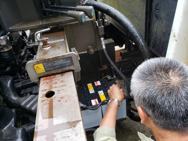 ミツビシ　キャンター　ユニック　バッテリー　出張　交換　：広島市　廿日市市　佐伯区　エンジン　かからない　修理なら株式会社アイズブレイン　イノテック広島テクニカルセンター