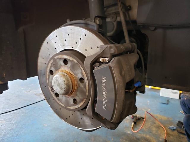 ベンツ　Ｂ180　ブレーキパッド　交換　：広島市　廿日市市　佐伯区　ランプ　サイン　修理なら株式会社アイズブレイン　イノテック広島テクニカルセンター