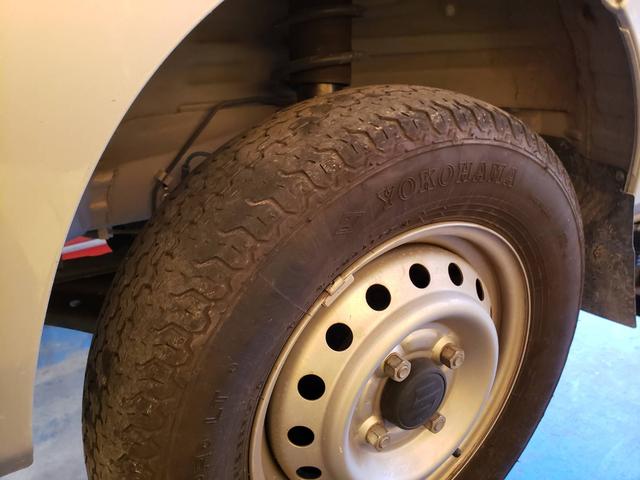 スズキ　キャリィ　トラック　タイヤ　交換　：広島市　廿日市市　佐伯区　内側　減り　修理なら株式会社アイズブレイン　イノテック広島テクニカルセンター