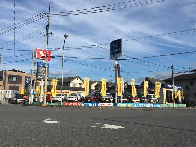 スバルとダイハツの看板を目印にご来店ください。