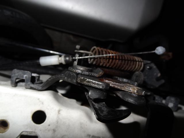 ブログNo.14　H20年式　トヨタ　アルファード　GGH25W　ボンネット開かなくなった　フードロックオープンワイヤー切れた？　ブログNo.8ラジエター交換車両　ワイヤー交換　広島　廿日市