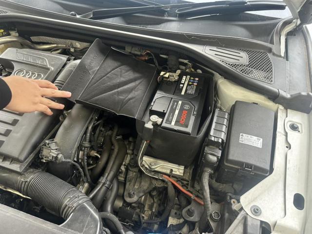 アウディ　Ａ３セダン　バッテリー持込交換　警告灯点灯　輸入車バッテリー交換