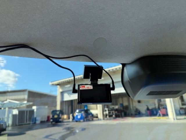 ダイハツ　タントファンクロス　ドライブレコーダー前後とテレビキットの取付