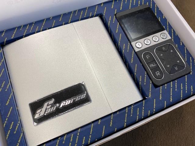 リザーブタンク付きエアサス ダイヤモンドキット　入荷！【山口県　周南市　タイヤ・ホイール・ナビ・ドライブレコーダー等のパーツ取付・販売をしております！愛車のカスタムや修理等も大歓迎受付中！お気軽に　エスエスクルー　へお問合わせ下さい！】