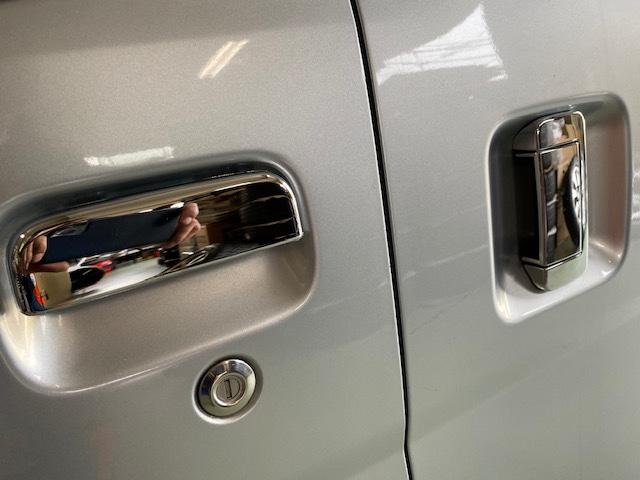 ダイハツ　ハイゼットカーゴ　ドアノブ交換【山口県　周南市　タイヤ・ホイール・ナビ・ドライブレコーダー等のパーツ取付・販売をしております！愛車のカスタムや修理等も大歓迎受付中！お気軽に　エスエスクルー　へお問合わせ下さい！】