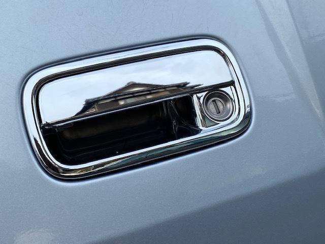 ダイハツ　ハイゼットカーゴ　ドアノブ交換【山口県　周南市　タイヤ・ホイール・ナビ・ドライブレコーダー等のパーツ取付・販売をしております！愛車のカスタムや修理等も大歓迎受付中！お気軽に　エスエスクルー　へお問合わせ下さい！】