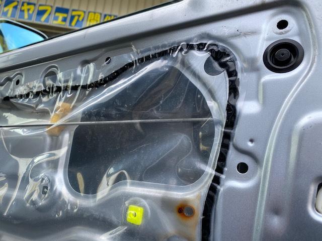 ダイハツ　ハイゼットカーゴ　ドアノブ交換【山口県　周南市　タイヤ・ホイール・ナビ・ドライブレコーダー等のパーツ取付・販売をしております！愛車のカスタムや修理等も大歓迎受付中！お気軽に　エスエスクルー　へお問合わせ下さい！】