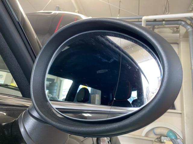 ＭＩＮＩ Ｒ５６ＪＣＷ　ミラーカバー　取付・・・着々と！！【山口県　周南市　タイヤ・ホイール・ナビ・ドライブレコーダー等のパーツ取付・販売をしております！愛車のカスタムや修理等も大歓迎受付中！お気軽に　エスエスクルー　へお問合わせ下さい！】