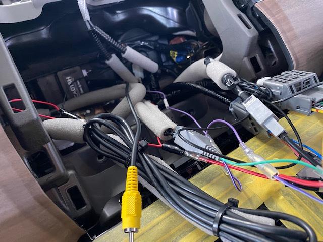 ホンダ　フリードプラスハイブリッド　ナビ　取付！！【山口県　周南市　タイヤ・ホイール・ナビ・ドライブレコーダー等のパーツ取付・販売をしております！愛車のカスタムや修理等も大歓迎受付中！お気軽に　エスエスクルー　へお問合わせ下さい！】