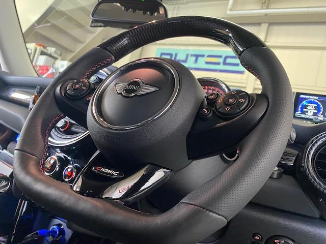 MINI　Ｆ５５クーパーＳ　ステアリング　交換！！【山口県　周南市　タイヤ・ホイール・ナビ・ドライブレコーダー等のパーツ取付・販売をしております！愛車のカスタムや修理等も大歓迎受付中！お気軽に　エスエスクルー　へお問合わせ下さい！】