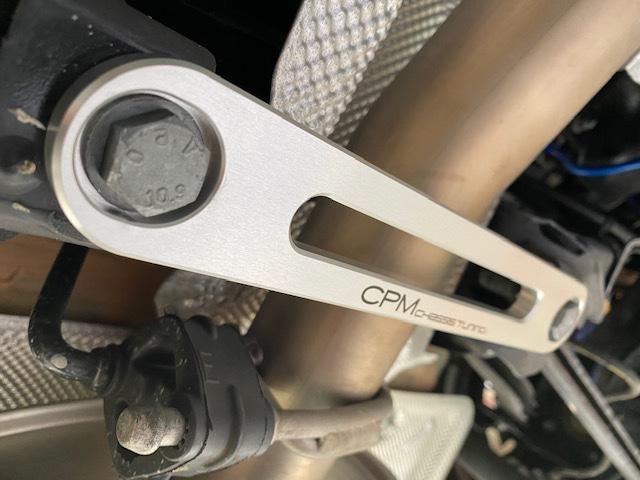 MINI　Ｆ５５クーパーＳ　ステアリング　交換！！【山口県　周南市　タイヤ・ホイール・ナビ・ドライブレコーダー等のパーツ取付・販売をしております！愛車のカスタムや修理等も大歓迎受付中！お気軽に　エスエスクルー　へお問合わせ下さい！】