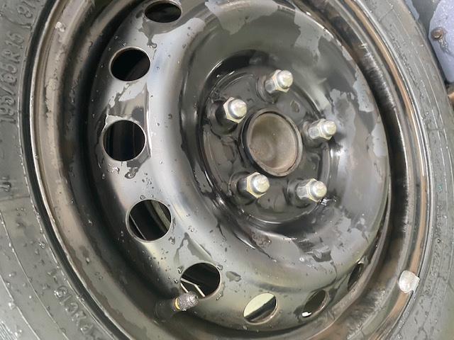 トヨタ　ヴォクシー　タイヤ交換【山口県　周南市　タイヤ・ホイール・ナビ・ドライブレコーダー等のパーツ取付・販売をしております！愛車のカスタムや修理等も大歓迎受付中！お気軽に　エスエスクルー　へお問合わせ下さい！】