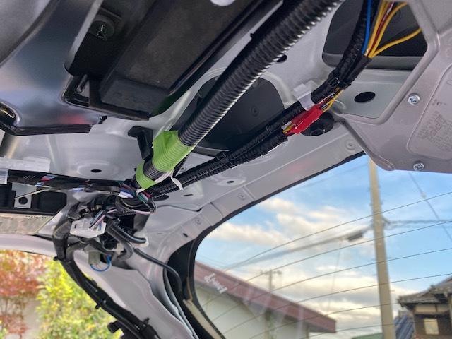 トヨタ　ＲＡＶ４　リアガーニッシュ　取付【山口県　周南市　タイヤ・ホイール・ナビ・ドライブレコーダー等のパーツ取付・販売をしております！愛車のカスタムや修理等も大歓迎受付中！お気軽に　エスエスクルー　へお問合わせ下さい！】