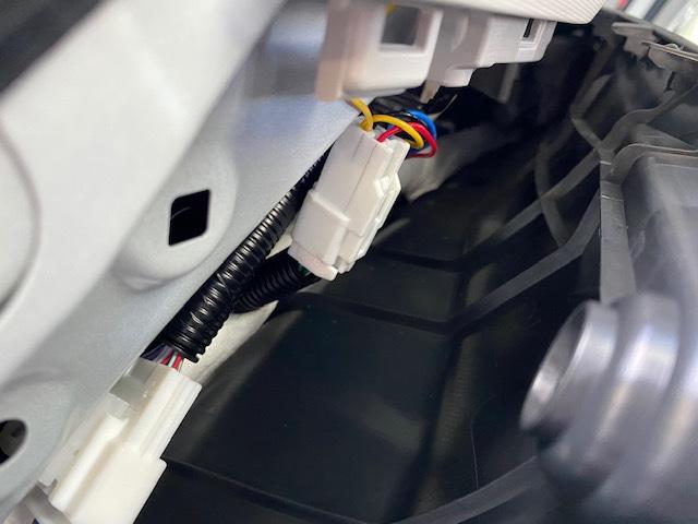 トヨタ　ＲＡＶ４　リアガーニッシュ　取付【山口県　周南市　タイヤ・ホイール・ナビ・ドライブレコーダー等のパーツ取付・販売をしております！愛車のカスタムや修理等も大歓迎受付中！お気軽に　エスエスクルー　へお問合わせ下さい！】