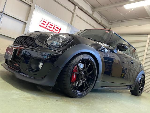 MINI　ホイール　取付【山口県　周南市　タイヤ・ホイール・ナビ・ドライブレコーダー等のパーツ取付・販売をしております！愛車のカスタムや修理等も大歓迎受付中！お気軽に　エスエスクルー　へお問合わせ下さい！】