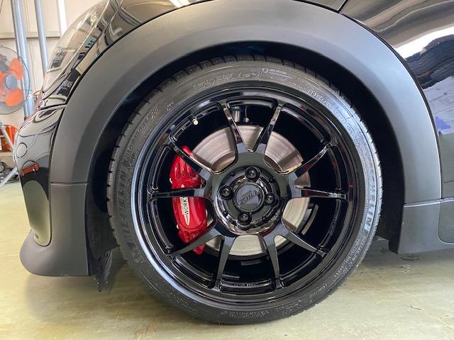 MINI　ホイール　取付【山口県　周南市　タイヤ・ホイール・ナビ・ドライブレコーダー等のパーツ取付・販売をしております！愛車のカスタムや修理等も大歓迎受付中！お気軽に　エスエスクルー　へお問合わせ下さい！】