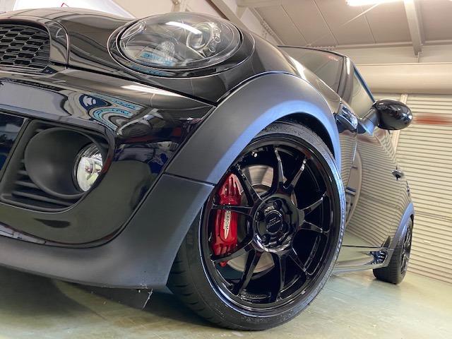 MINI　ホイール　取付【山口県　周南市　タイヤ・ホイール・ナビ・ドライブレコーダー等のパーツ取付・販売をしております！愛車のカスタムや修理等も大歓迎受付中！お気軽に　エスエスクルー　へお問合わせ下さい！】