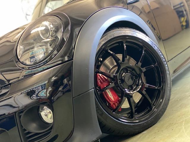 MINI　ホイール　取付【山口県　周南市　タイヤ・ホイール・ナビ・ドライブレコーダー等のパーツ取付・販売をしております！愛車のカスタムや修理等も大歓迎受付中！お気軽に　エスエスクルー　へお問合わせ下さい！】