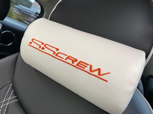 MINI　クロスオーバー　ネックパッド【山口県　周南市　タイヤ・ホイール・ナビ・ドライブレコーダー等のパーツ取付・販売をしております！愛車のカスタムや修理等も大歓迎受付中！お気軽に　エスエスクルー　へお問合わせ下さい！】