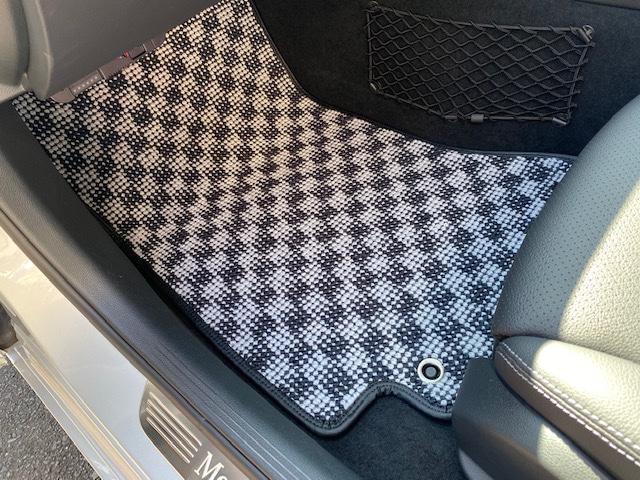 W205×カロマット！【山口県　周南市　タイヤ・ホイール・ナビ・ドライブレコーダー等のパーツ取付・販売をしております！愛車のカスタムや修理等も大歓迎受付中！お気軽に　エスエスクルー　へお問合わせ下さい！】