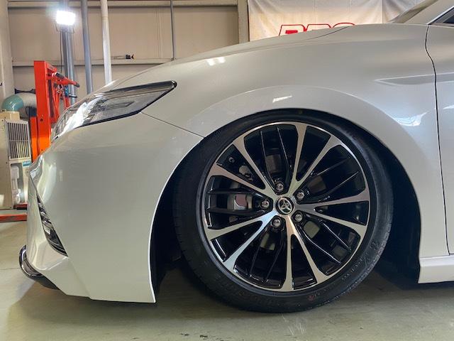 ７０カムリハイブリッド×エアフォース！【山口県　周南市　タイヤ・ホイール・ナビ・ドライブレコーダー等のパーツ取付・販売をしております！愛車のカスタムや修理等も大歓迎受付中！お気軽に　エスエスクルー　へお問合わせ下さい！】