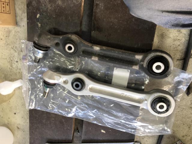 メルセデス・ベンツ　Ｅクラスステーションワゴン　ロアーアーム異音／ロアーアーム交換