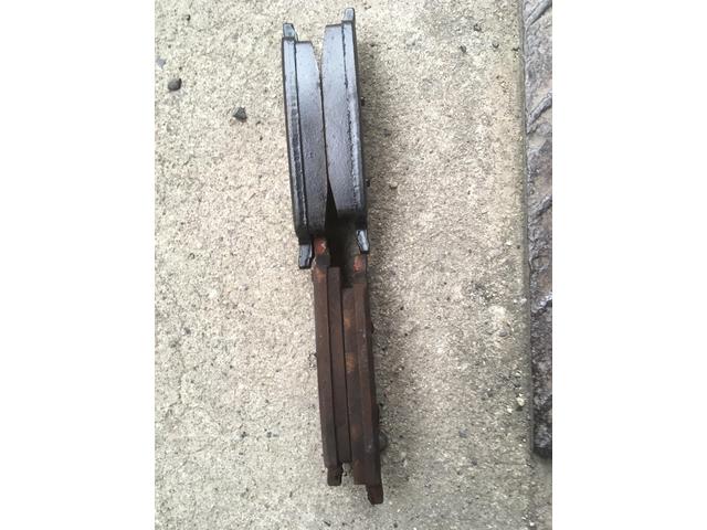 ブレーキパッド交換　タイタン（SYF6T） 修理