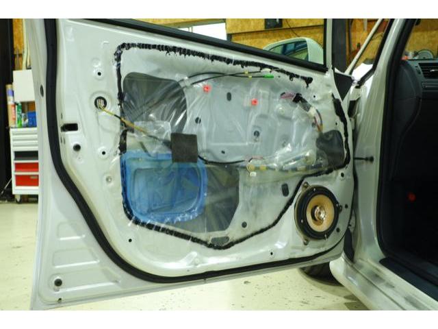 自社デモカー　ドアデッドニング施工