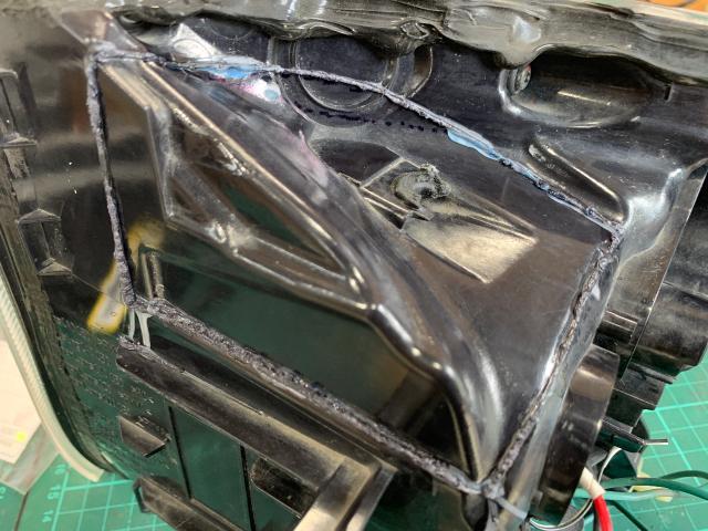 50プリウス  他社様加工テールライト修理