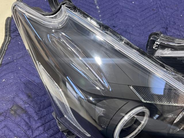 プリウスα ベッドライトレンズリペア施工 イカリング交換