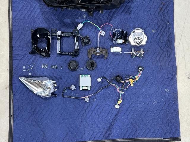 RAV4  前期ハイブリッドに後期ハイブリッドヘッドライト　ポン付け　商品開発作業