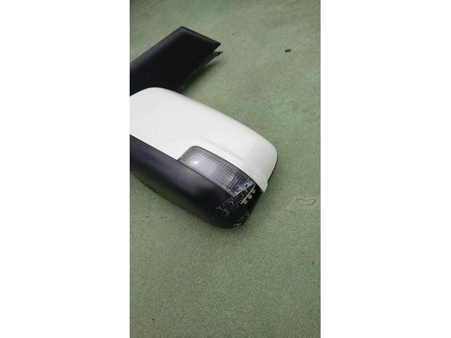 トヨタ　セレナ　ドアミラー　交換修理【岩国市・周南市・柳井市・大竹市で持込でのタイヤ交換・ドライブレコーダー・ETC・ナビ等の各種パーツ取付けなどガレージM&Yにおまかせ下さい！】