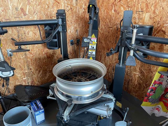 トヨタ　クラウン　ハイブリッド　ロイヤルサルーン　AWS210　タイヤ　組替　車高調整　225/35R20　20インチ　江津｜浜田｜大田　お車のことなら【スマイルピット】へお任せください！