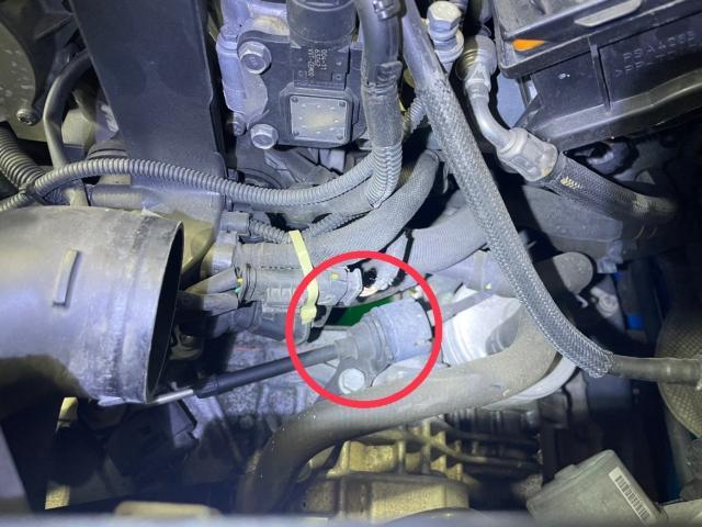 MINI クーパー 冷却水漏れ 修理 サーモスタットハウジング交換 MINI クーパー 冷却水漏れ 修理 サーモスタットハウジング交換