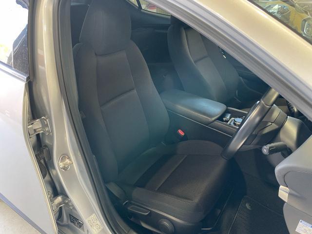 マツダ3ファストバック　シート交換　RECARO　バケットシート　SR-7 　カスタム　フォーカス　米子　淀江