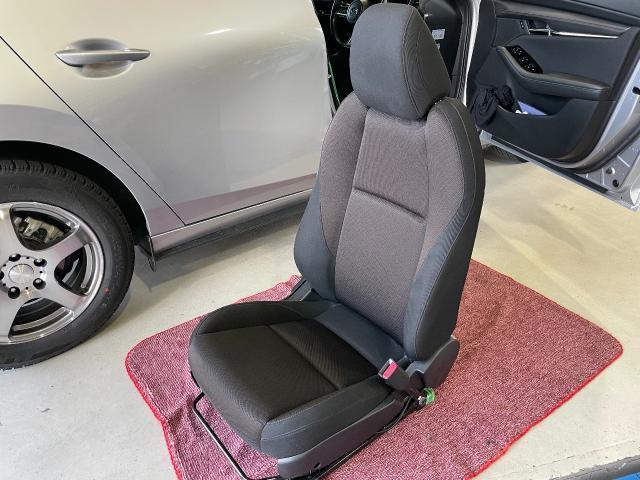 マツダ3ファストバック　シート交換　RECARO　バケットシート　SR-7 　カスタム　フォーカス　米子　淀江
