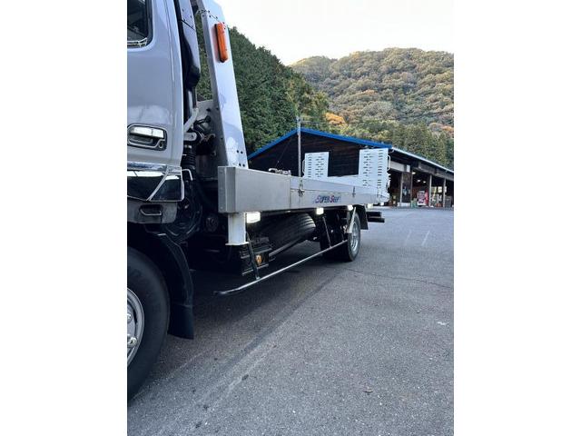 日野　デュトロ　ライト・ウィンカー類交換　マーカー付け替え
積載車　キャリアカー　安佐北区　安佐町　飯室　可部　