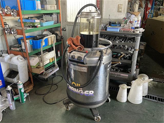 各種エンジンオイルもご用意しております。エンジンオイル交換も当店へお任せ下さい！